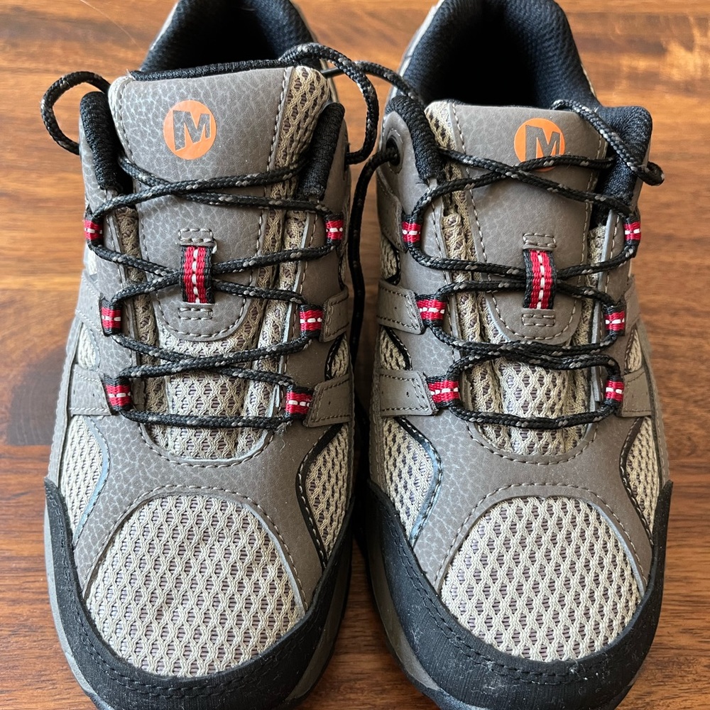 New without box Merrell Kid's Moab 2 Low Lace Hiking Sneaker